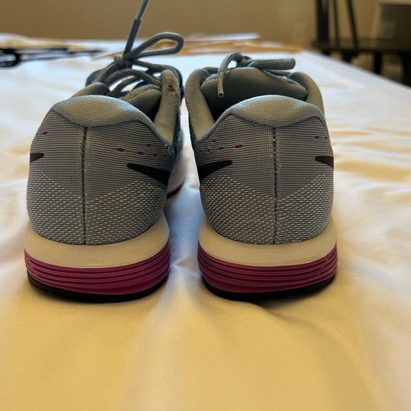 Nike Women Running Shoes - Picture 5 of 9